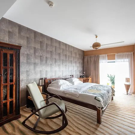 Отель Lenart 4*